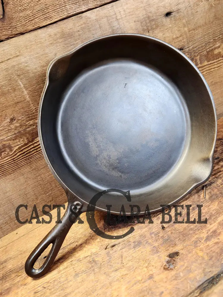 Priced To Sell! Early Lodge? #8 Cast Iron Skillet W/ No Notches. Sand Shift On Surface Sc24