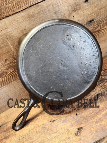 Priced To Sell! Early Lodge? #8 Cast Iron Skillet W/ No Notches. Sand Shift On Surface Sc24