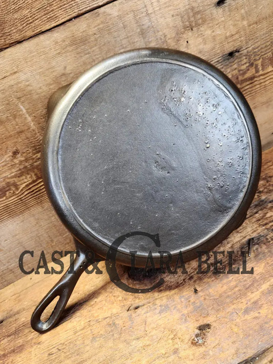 Priced To Sell! Early Lodge? #8 Cast Iron Skillet W/ No Notches. Sand Shift On Surface Sc24