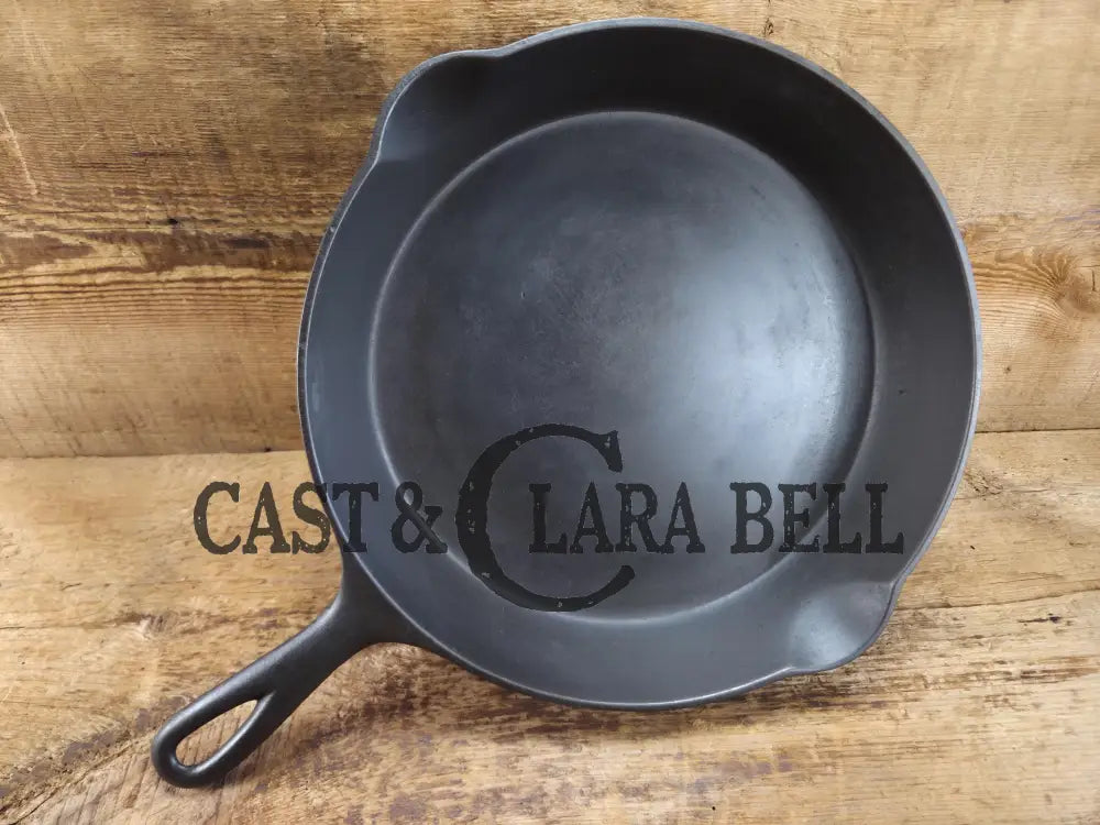 Priced to Sell Great bacon skillet. Early 1900’s Wagner made large ’Arc Logo’ #9 Cast Iron Skillet. Daily workhorse!