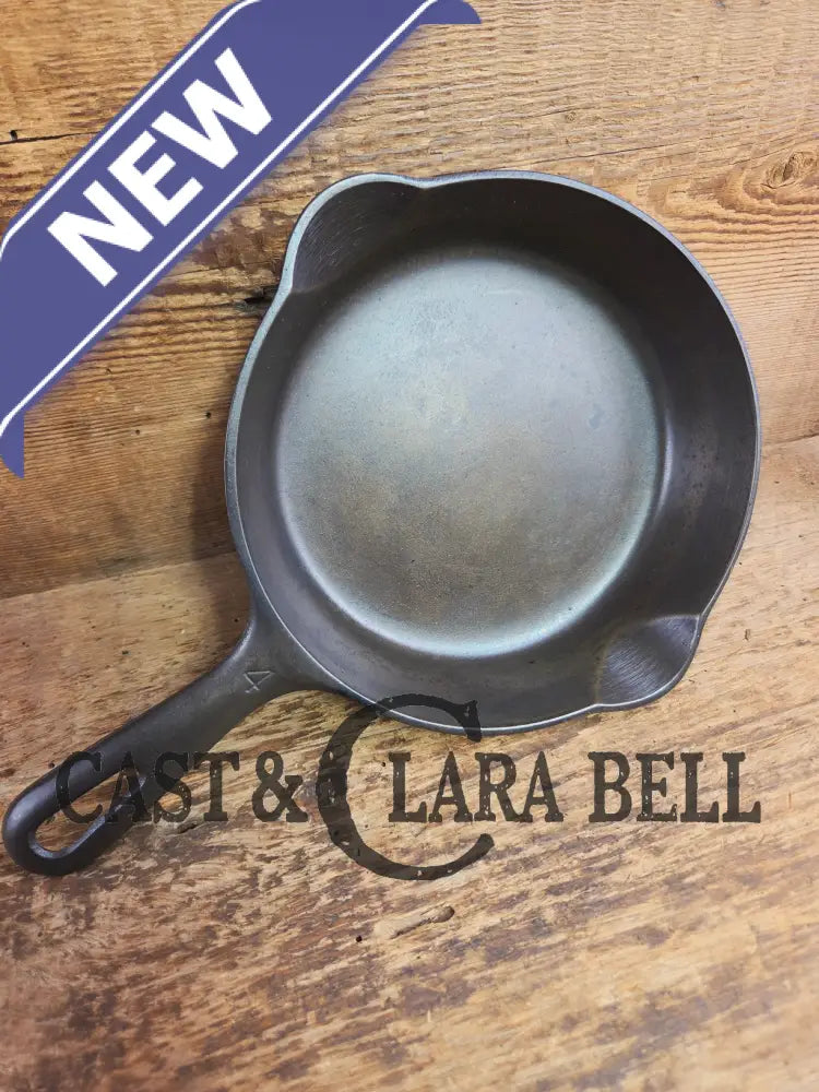 Priced to Sell! Griswold No. 4 Cast Iron Skillet with Small Block Logo Grooved Handle 702 Skillet