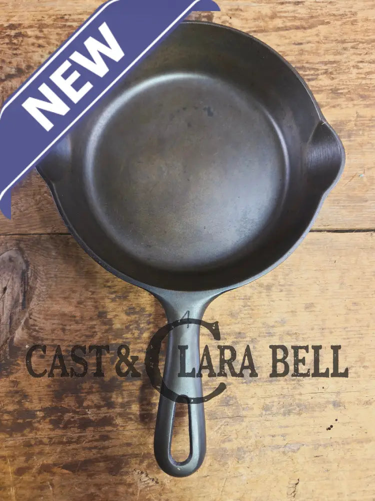 Priced to Sell! Griswold No. 4 Cast Iron Skillet with Small Block Logo Grooved Handle 702 Skillet