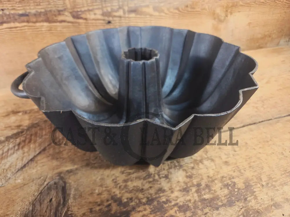 Priced to Sell. ’The Emperor’ traditional style cake pan unknown maker. 31 Cups!! Owner tag on pan. SEE DESCRIPTION