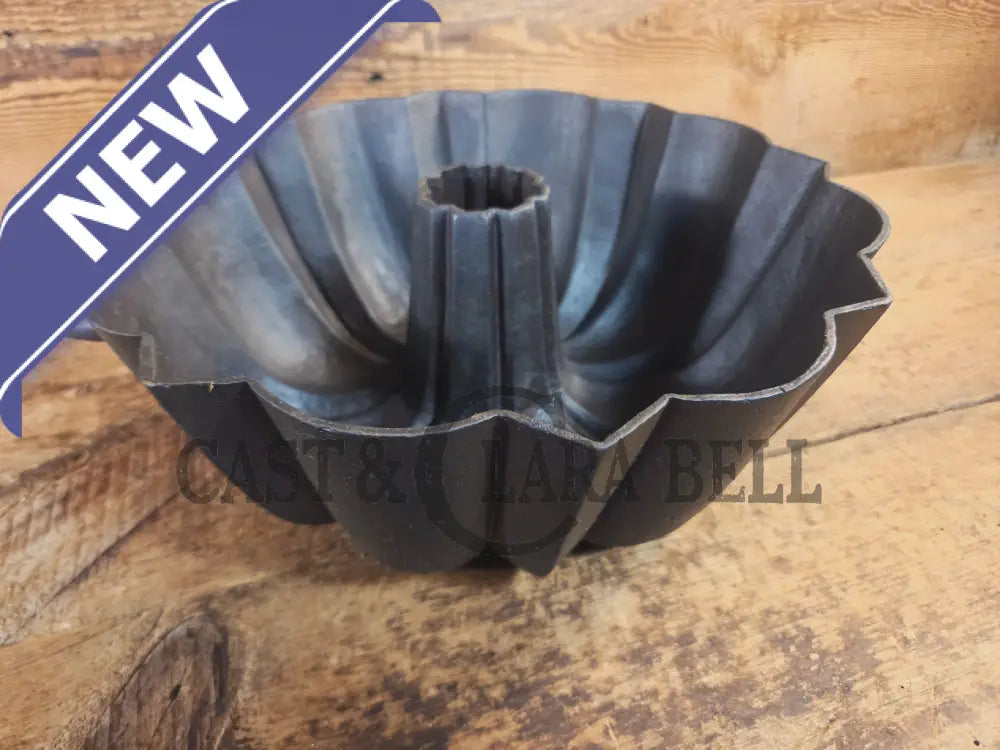 Priced to Sell. ’The Emperor’ traditional style cake pan unknown maker. 31 Cups!! Owner tag on pan. SEE DESCRIPTION