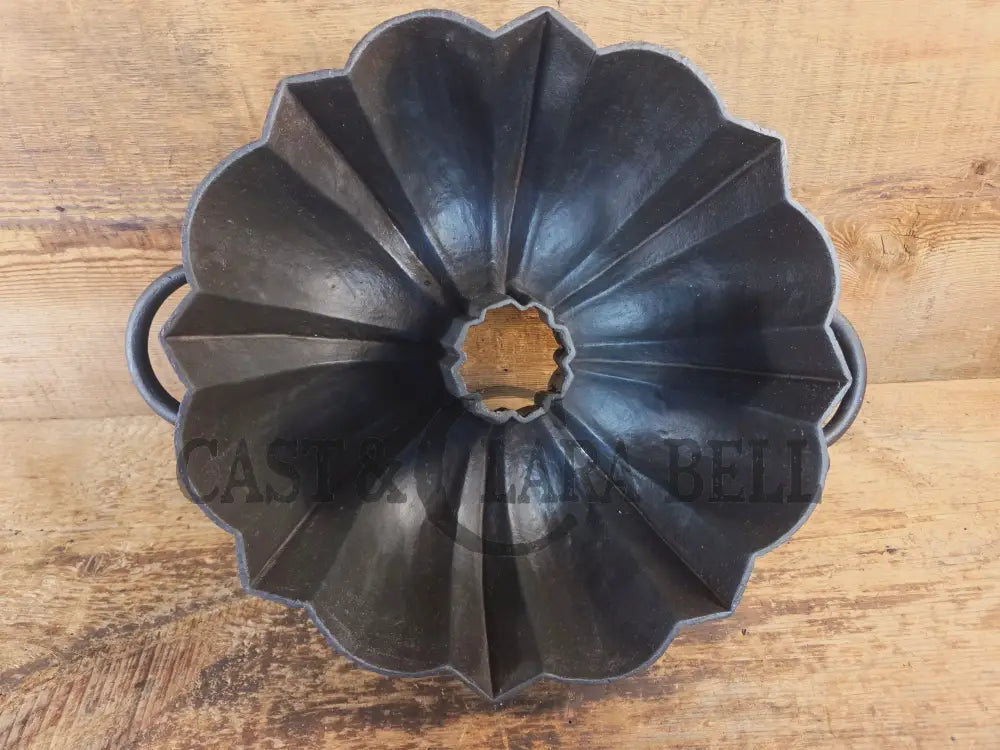 Priced to Sell. ’The Emperor’ traditional style cake pan unknown maker. 31 Cups!! Owner tag on pan. SEE DESCRIPTION