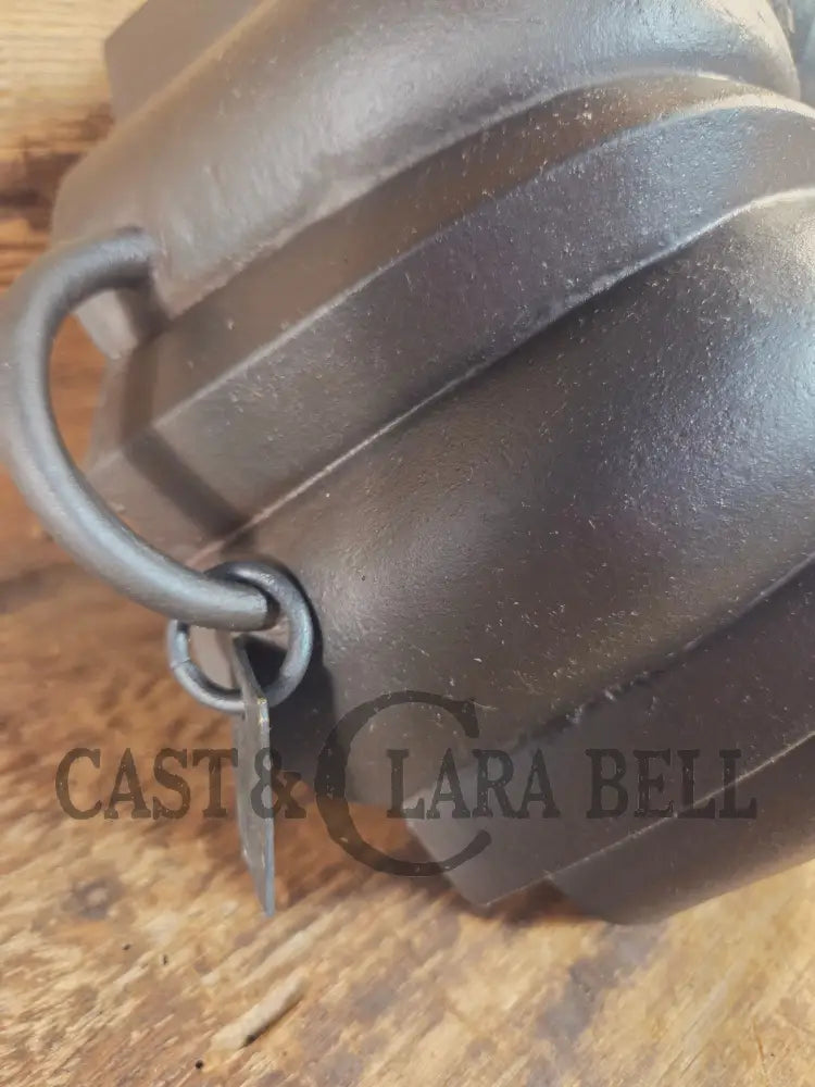 Priced to Sell. ’The Emperor’ traditional style cake pan unknown maker. 31 Cups!! Owner tag on pan. SEE DESCRIPTION