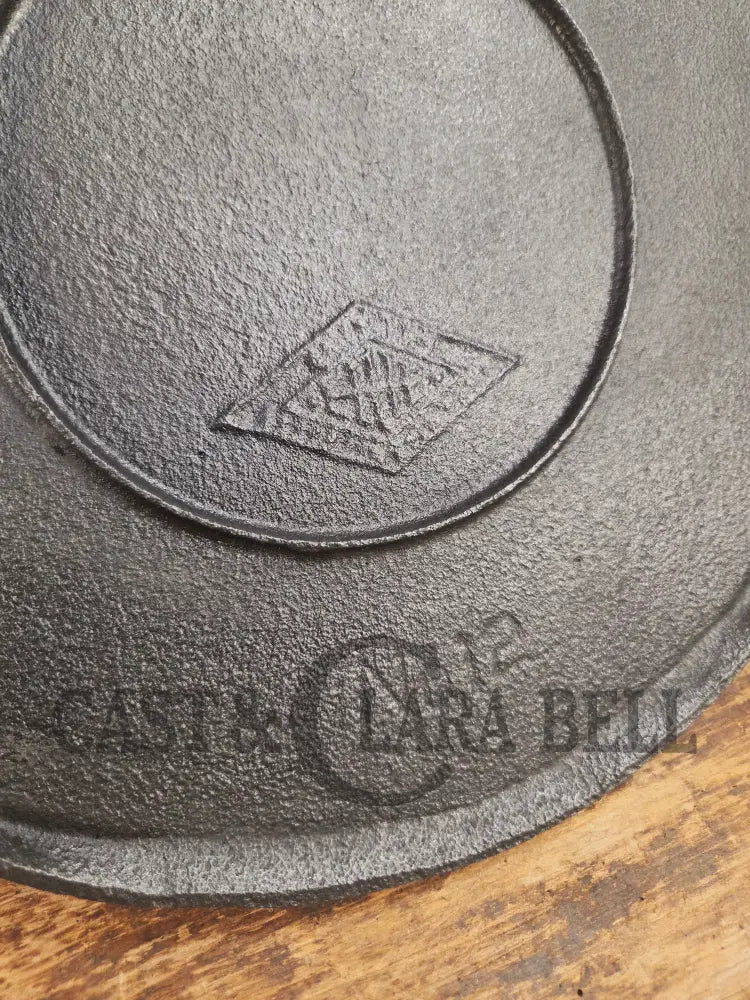 Rare find! 1890’s Griswold’s Erie #12 Bailed Round Cast Iron Diamond Logo Griddle. Very hard to find! Griddle