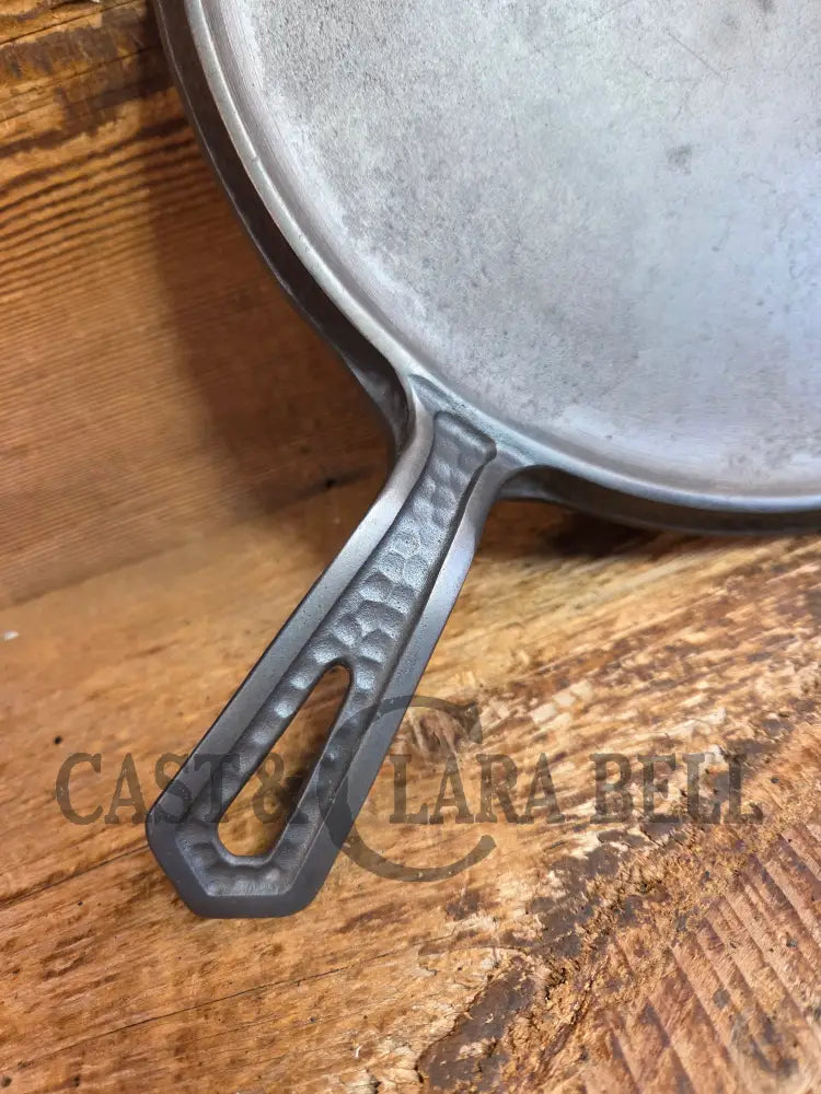 Rare treasure! Griswold hammered #9 Round Griddle. The gift for someone special - Griddle
