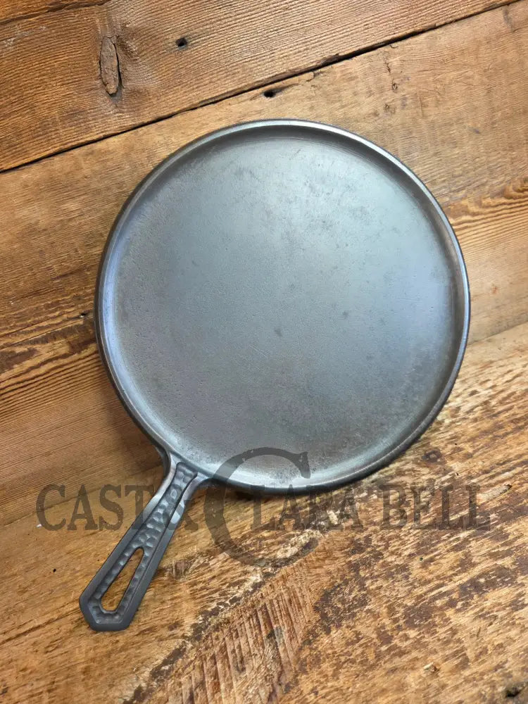 Rare treasure! Griswold hammered #9 Round Griddle. The gift for someone special - Griddle