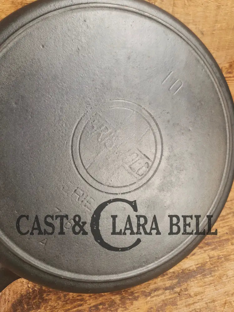 Really cool 1910’s Griswold #10 Skillet large slant logo 716 ERIE series. One of the earlies Griswold Series Skillets