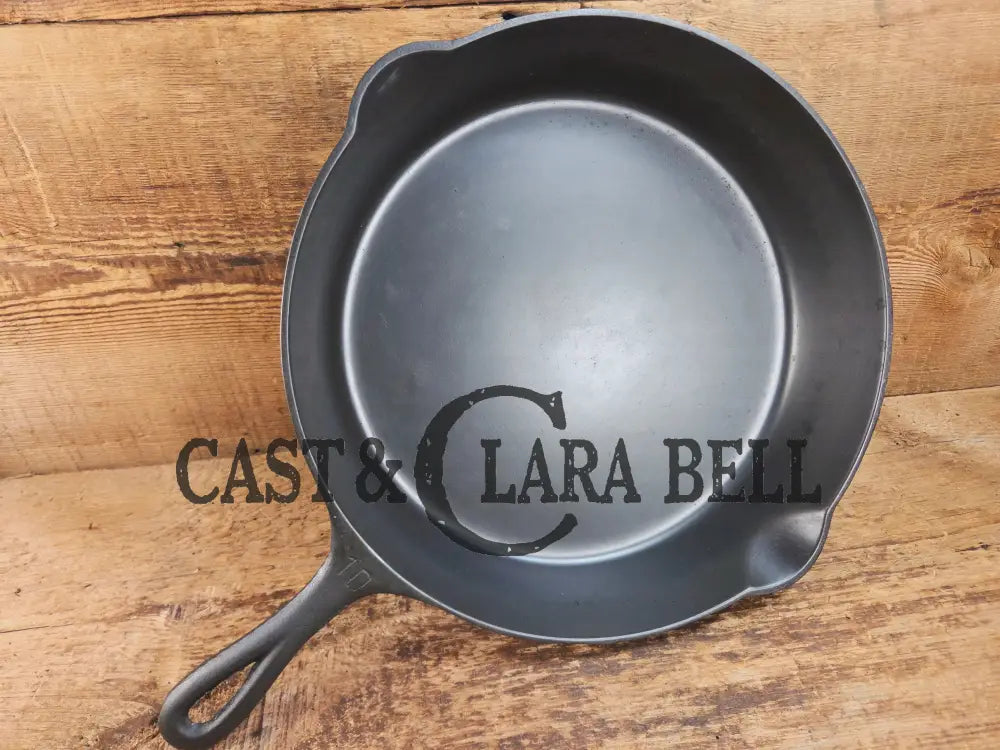Really cool 1910’s Griswold #10 Skillet large slant logo 716 ERIE series. One of the earlies Griswold Series Skillets