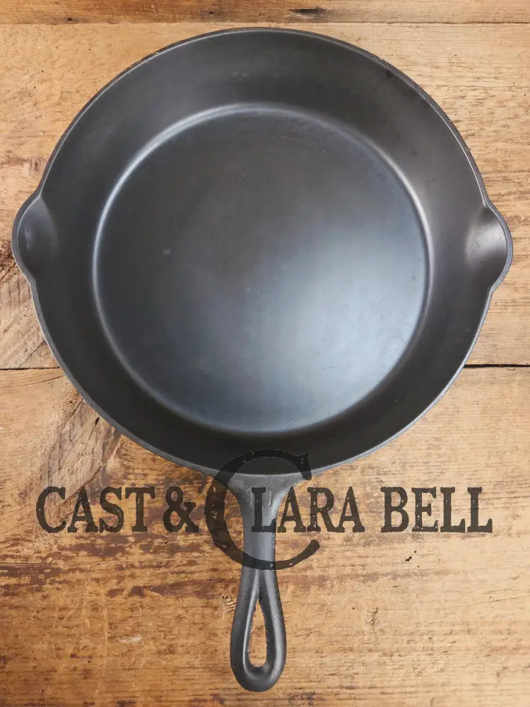 Really cool 1910’s Griswold #10 Skillet large slant logo 716 ERIE series. One of the earlies Griswold Series Skillets