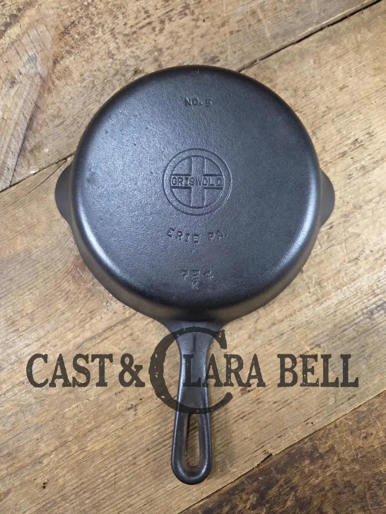 Sautee pan! Griswold No. 5 Cast Iron Groove Handle Skillet with Small Block Logo and Smooth Bottom 724 K Skillet