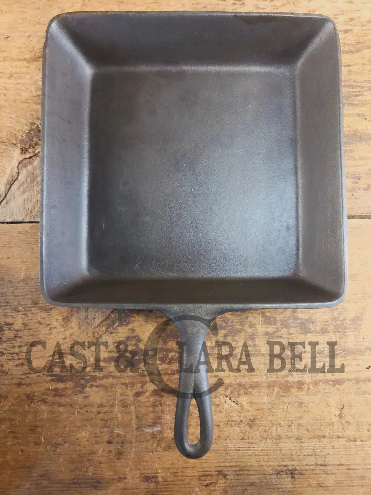Sleek and elegant early 1900’s Lodge square skillet. Versatile pan for your arsenal! Makes wonderful corbread! - Skillet