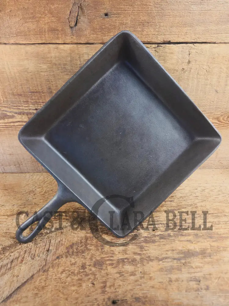 Sleek and elegant early 1900’s Lodge square skillet. Versatile pan for your arsenal! Makes wonderful corbread! - Skillet