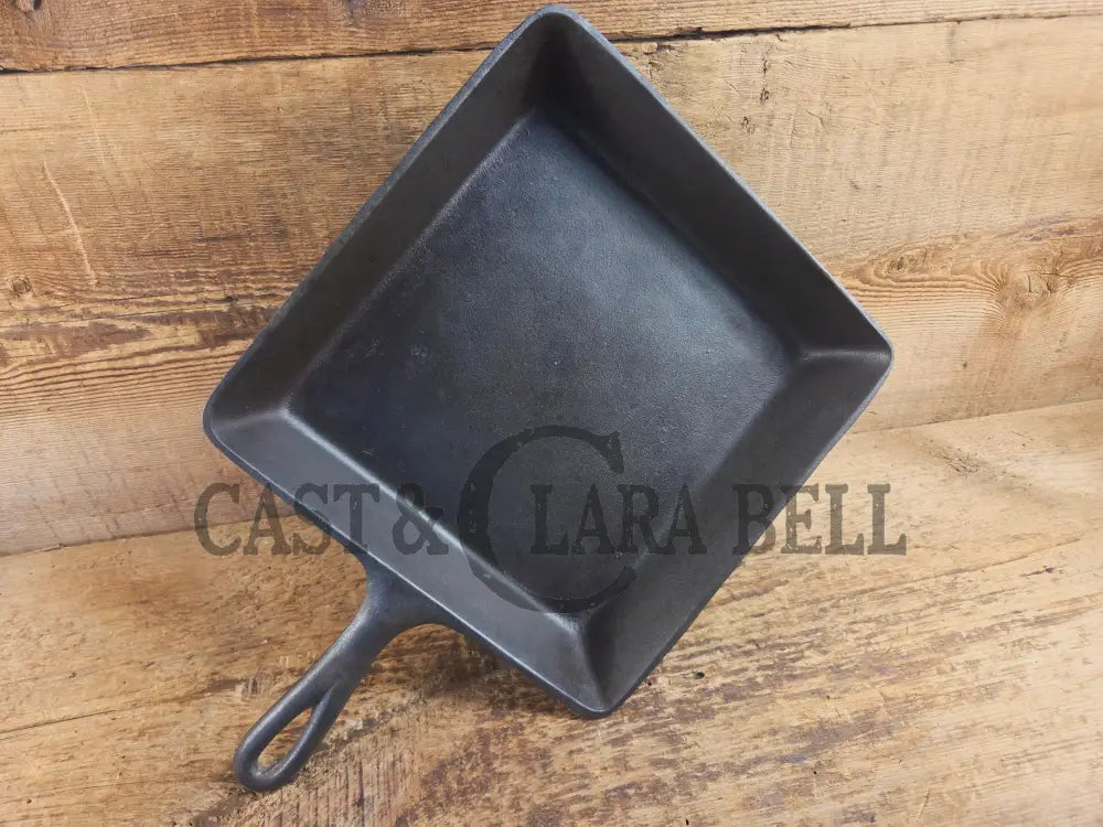 Sleek and elegant early 1900’s Lodge square skillet. Versatile pan for your arsenal! Makes wonderful corbread! - Skillet