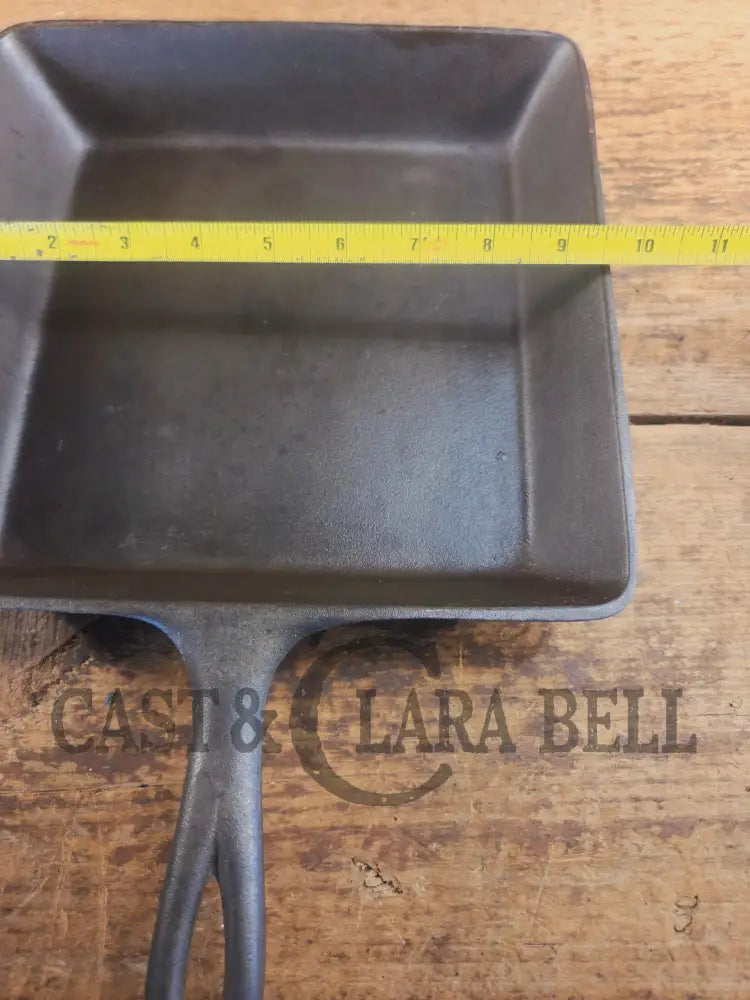 Sleek and elegant early 1900’s Lodge square skillet. Versatile pan for your arsenal! Makes wonderful corbread! - Skillet