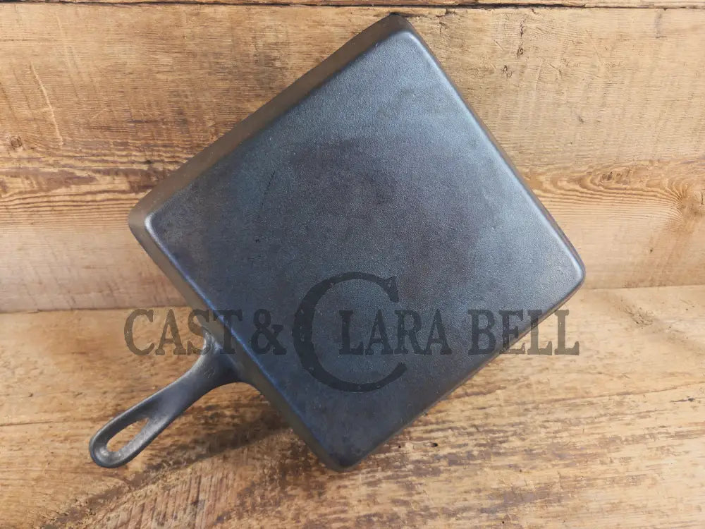 Sleek and elegant early 1900’s Lodge square skillet. Versatile pan for your arsenal! Makes wonderful corbread! - Skillet
