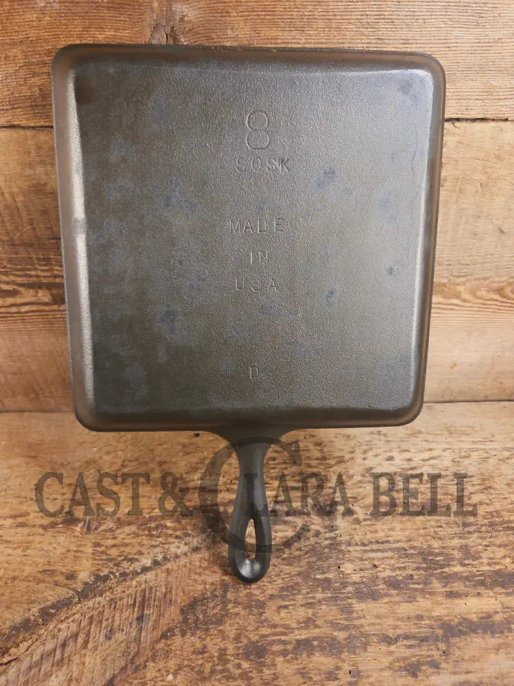 Sleek and elegant mid 1900’s Lodge square cast iron skillet. SQSK and #8 markings. Versatile pan for your arsenal!