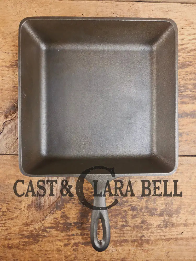 Sleek and elegant mid 1900’s Lodge square cast iron skillet. SQSK and #8 markings. Versatile pan for your arsenal!