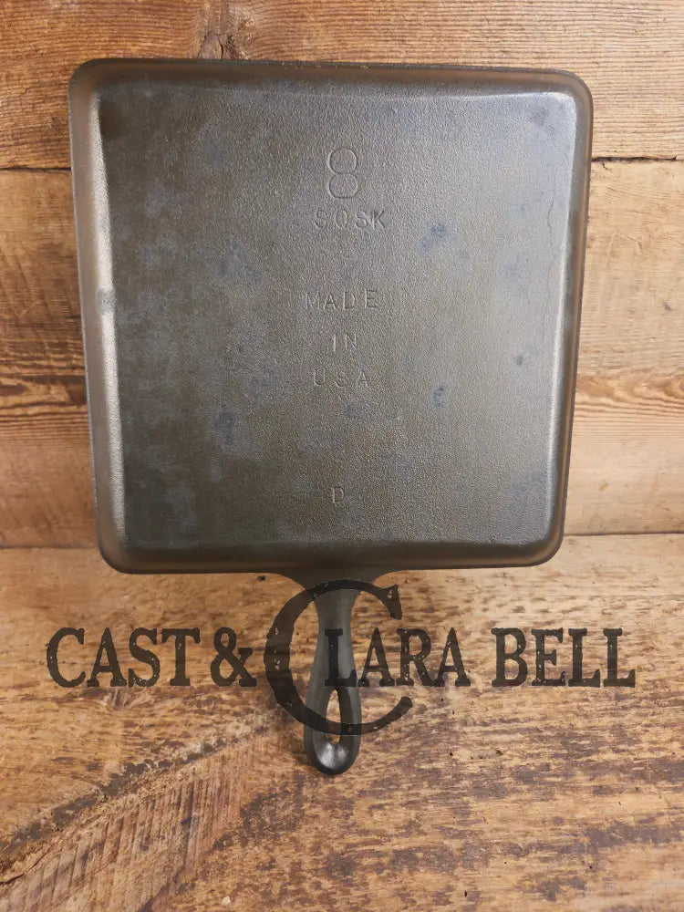Sleek and elegant mid 1900’s Lodge square cast iron skillet. SQSK and #8 markings. Versatile pan for your arsenal!