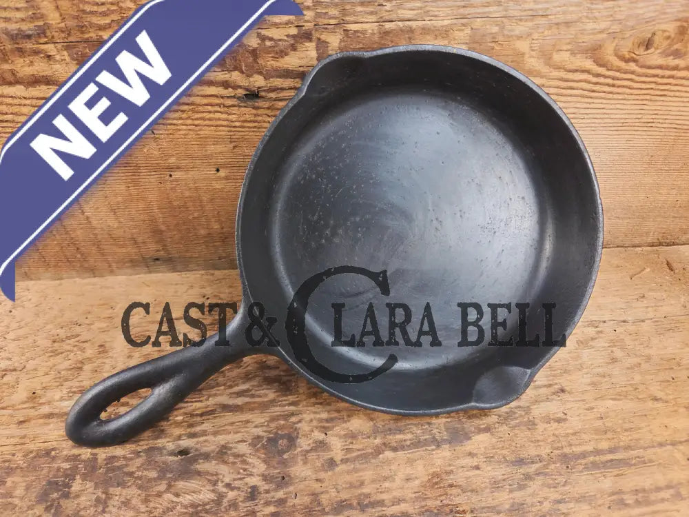 So cool! The hammered Unknown Foundry pointy handle #3 cast iron skillet. Maker Unknown great for sides! Skillet