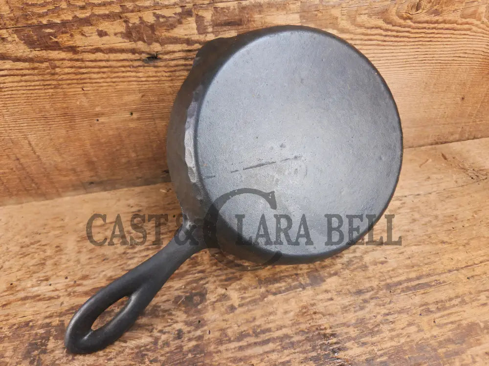 So cool! The hammered Unknown Foundry pointy handle #3 cast iron skillet. Maker Unknown great for sides! Skillet