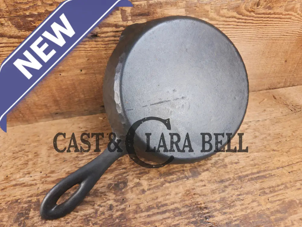 So cool! The hammered Unknown Foundry pointy handle #3 cast iron skillet. Maker Unknown great for sides! Skillet