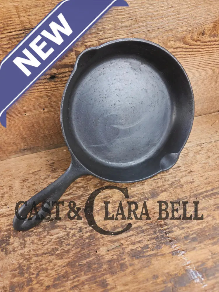 So cool! The hammered Unknown Foundry pointy handle #3 cast iron skillet. Maker Unknown great for sides! Skillet