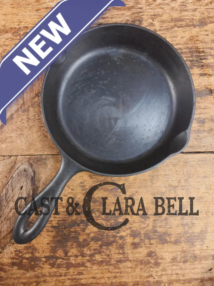 So cool! The hammered Unknown Foundry pointy handle #3 cast iron skillet. Maker Unknown great for sides! Skillet