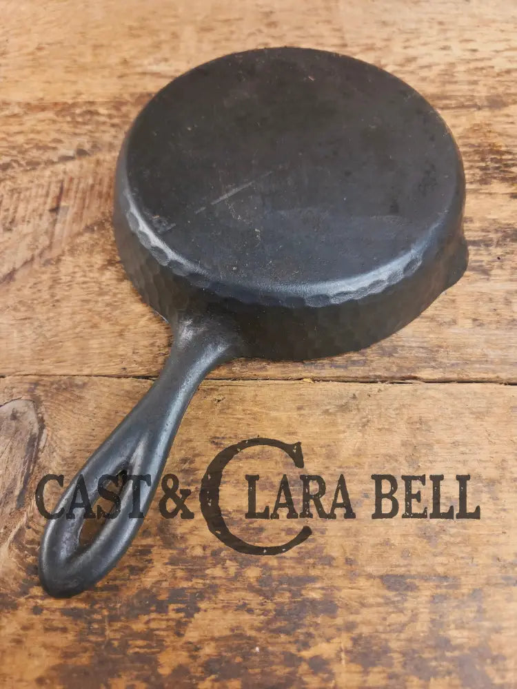 So cool! The hammered Unknown Foundry pointy handle #3 cast iron skillet. Maker Unknown great for sides! Skillet