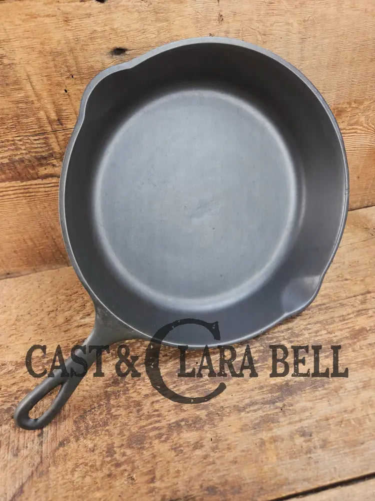 So cool! Classic 1930’s Wagner #8 Cast Iron Skillet with Hammered Finish Skillet