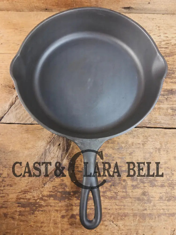 So cool! Classic 1930’s Wagner #8 Cast Iron Skillet with Hammered Finish Skillet