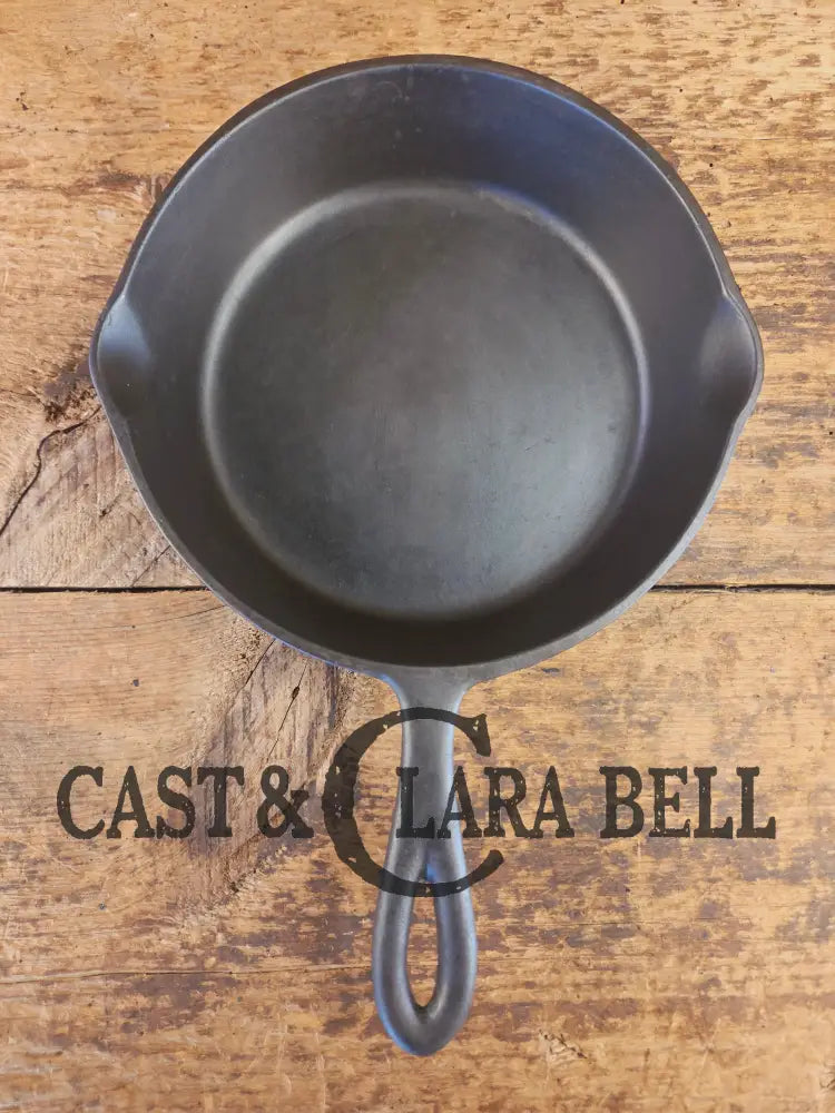 So cool! The Chicago Hardware Foundry pointy handle #5 cast iron skillet. 8-5C - Skillet