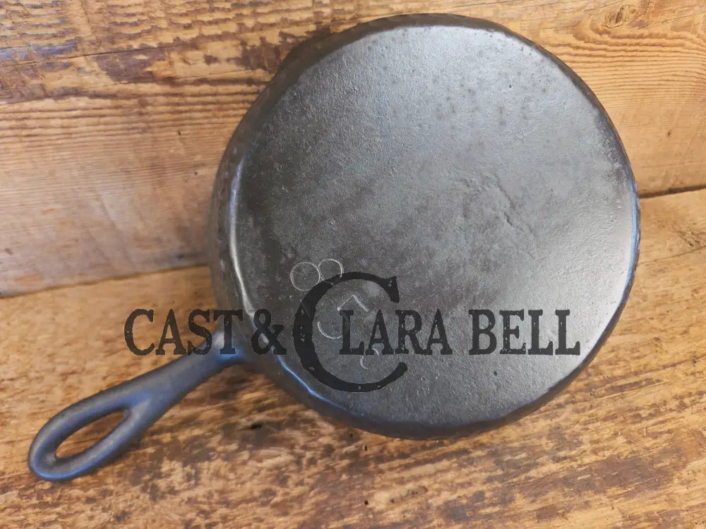 So cool! The Chicago Hardware Foundry pointy handle #5 cast iron skillet. 8-5C - Skillet