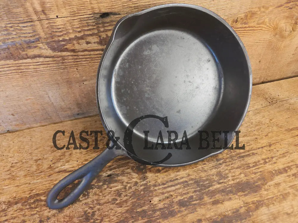 So cool! The Chicago Hardware Foundry pointy handle #5 cast iron skillet. 8-5C - Skillet