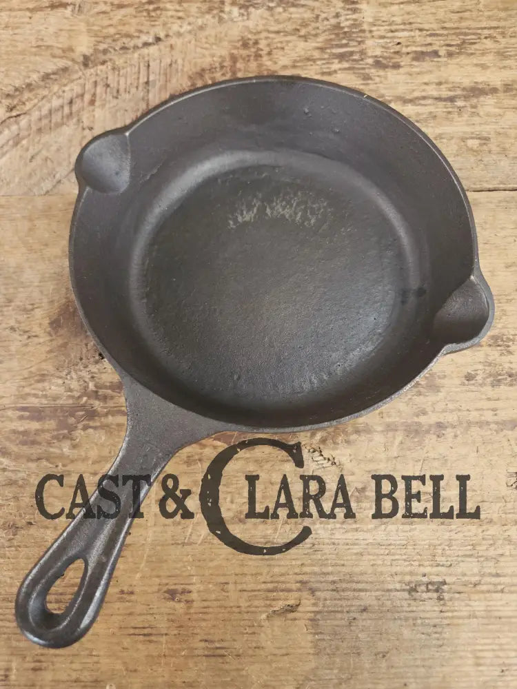 So cool! The ’hammered ugly’ #5 cast iron skillet. Maker Unknown great for sides! SC24 Skillet