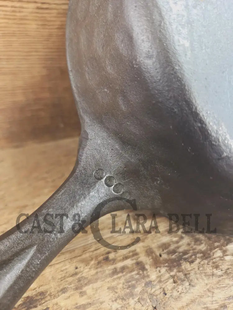 So cool! The ’hammered ugly’ #5 cast iron skillet. Maker Unknown great for sides! SC24 Skillet
