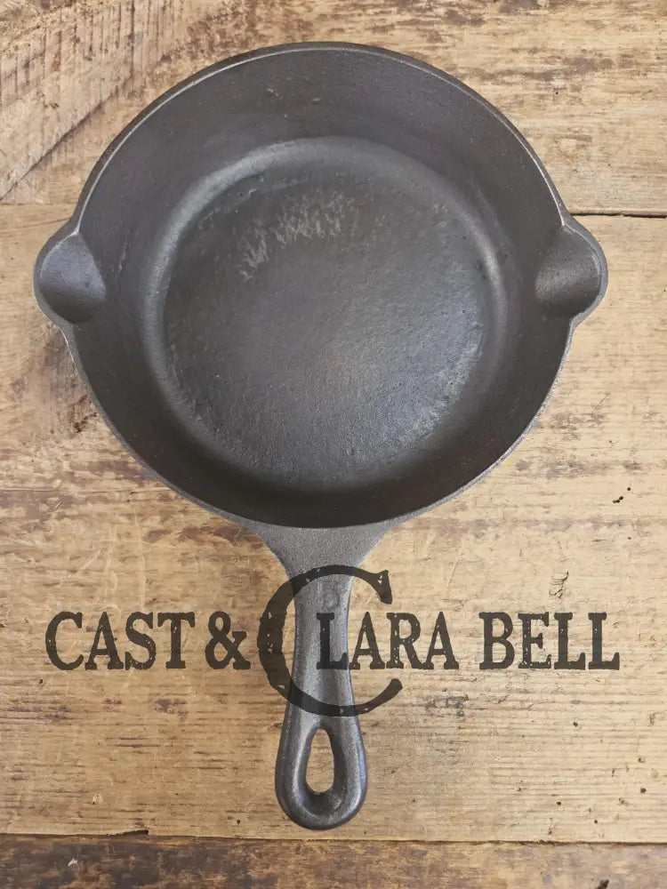 So cool! The ’hammered ugly’ #5 cast iron skillet. Maker Unknown great for sides! SC24 Skillet