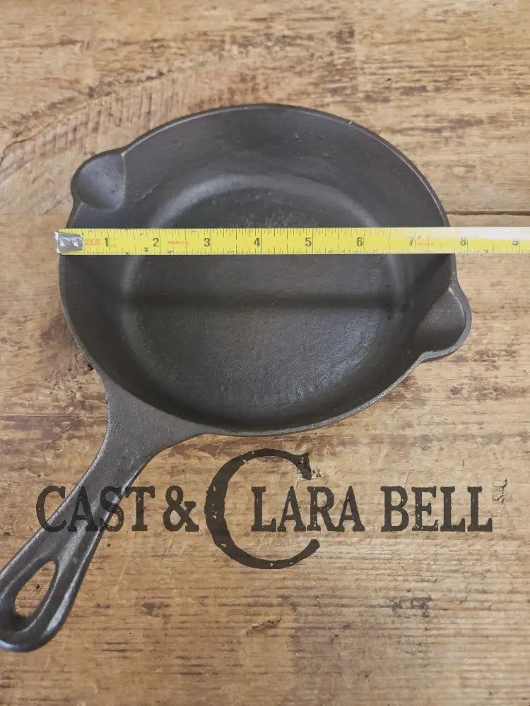 So cool! The ’hammered ugly’ #5 cast iron skillet. Maker Unknown great for sides! SC24 Skillet