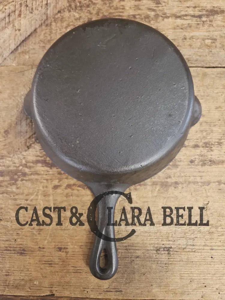 So cool! The ’hammered ugly’ #5 cast iron skillet. Maker Unknown great for sides! SC24 Skillet