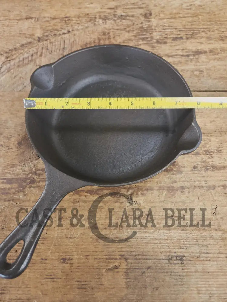So cool! The ’hammered ugly’ #5 cast iron skillet. Maker Unknown great for sides! SC24 Skillet