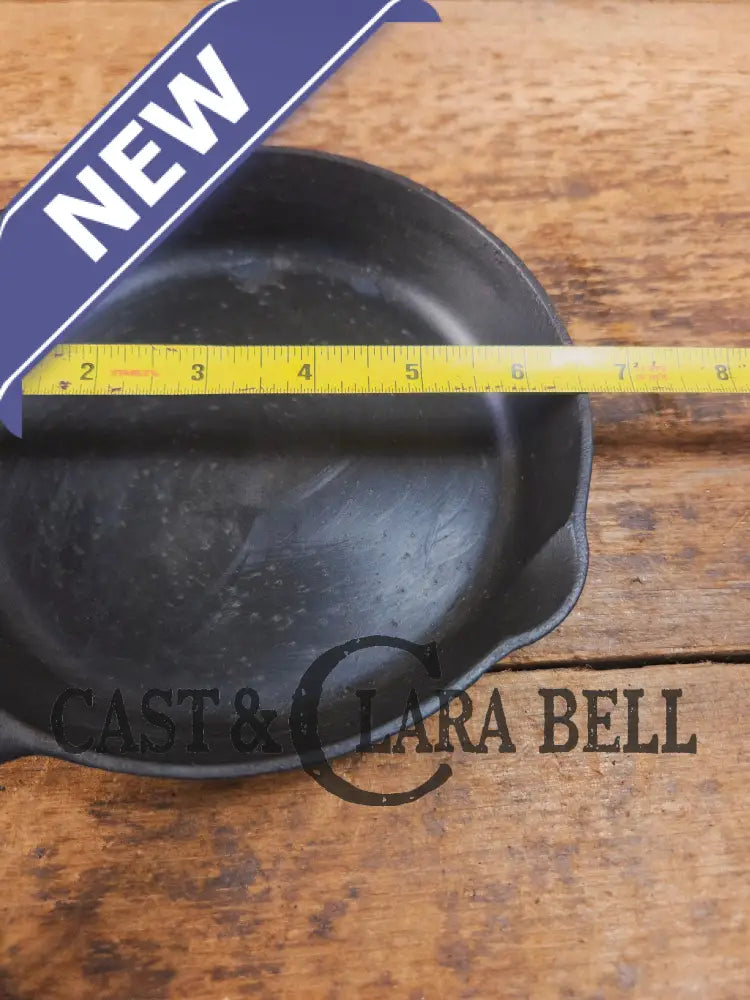 So cool! The hammered Unknown Foundry pointy handle #3 cast iron skillet. Maker Unknown great for sides! Skillet