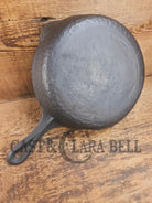 So cool! The hammered Unknown Foundry pointy handle #5 cast iron skillet. Maker Unknown great for sides! Skillet