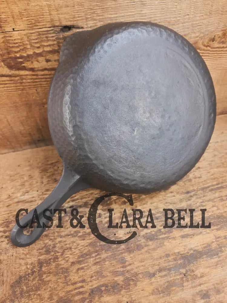 So cool! The hammered Unknown Foundry pointy handle #5 cast iron skillet. Maker Unknown great for sides! Skillet