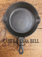 So cool! The hammered Unknown Foundry pointy handle #5 cast iron skillet. Maker Unknown great for sides! Skillet