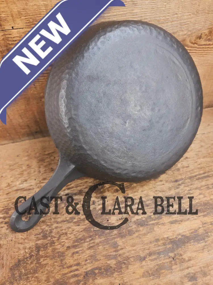 So cool! The hammered Unknown Foundry pointy handle #5 cast iron skillet. Maker Unknown great for sides! Skillet