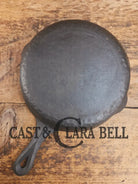 So cool! The hammered Unknown Foundry pointy handle #5 cast iron skillet. Maker Unknown great for sides! Skillet