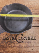 So cool! The hammered Unknown Foundry pointy handle #5 cast iron skillet. Maker Unknown great for sides! Skillet