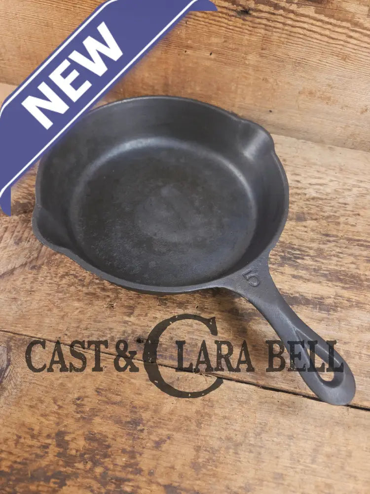 So cool! The hammered Unknown Foundry pointy handle #5 cast iron skillet. Maker Unknown great for sides! Skillet